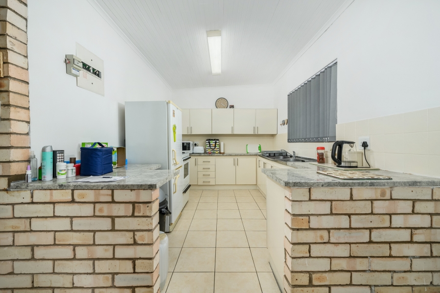 5 Bedroom Property for Sale in Walmer Downs Eastern Cape